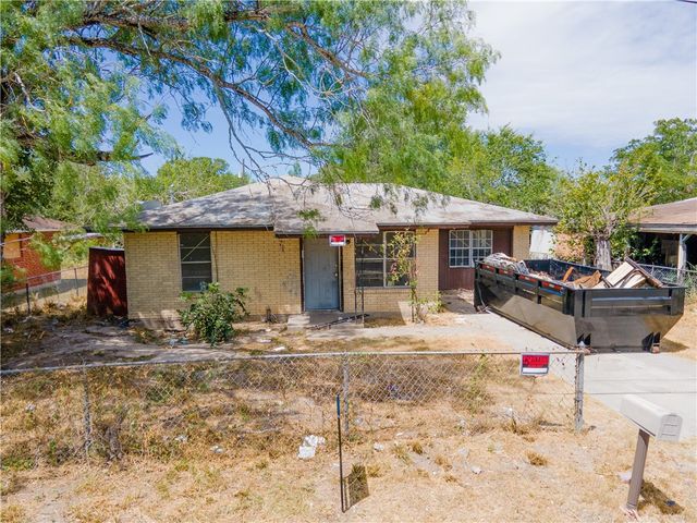 205 Brazos, George West, TX 78102