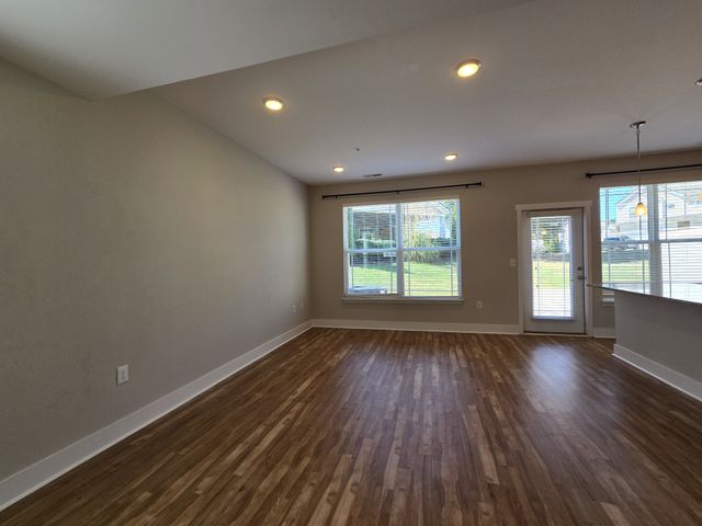 6006 Hillside Ln, Spring Hill, TN 37174
