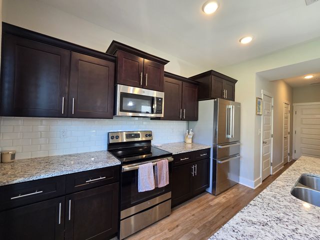 6006 Hillside Ln, Spring Hill, TN 37174