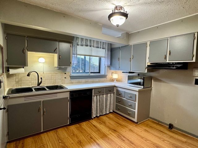 8 Ashland Street 8G, Worcester, MA 01609