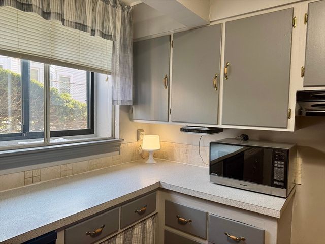8 Ashland Street 8G, Worcester, MA 01609