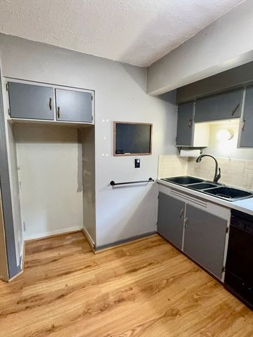 8 Ashland Street 8G, Worcester, MA 01609
