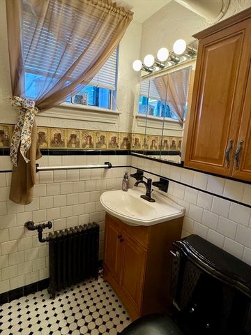 8 Ashland Street 8G, Worcester, MA 01609