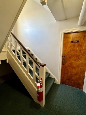 8 Ashland Street 8G, Worcester, MA 01609
