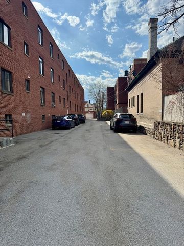 8 Ashland Street 8G, Worcester, MA 01609