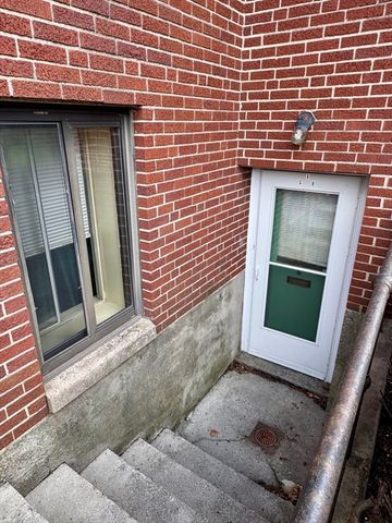 8 Ashland Street 8G, Worcester, MA 01609