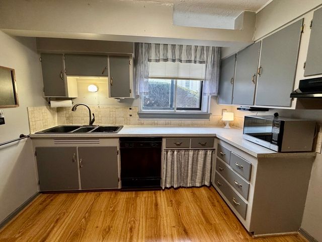 8 Ashland Street 8G, Worcester, MA 01609