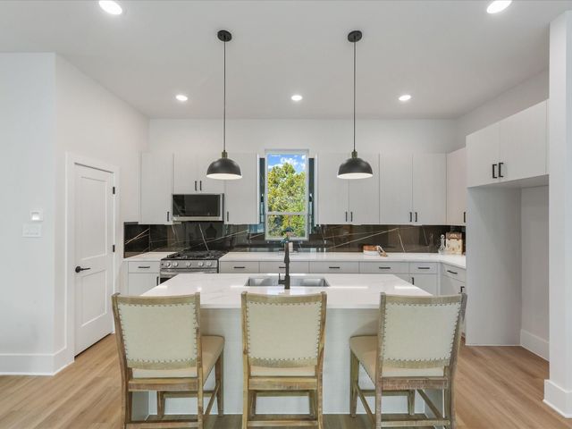 4711 Thornton Villas Lane, Houston, TX 77018