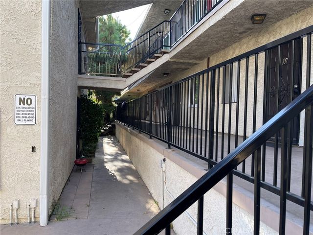 8800 Cedros Avenue 111, Panorama City, CA 91402