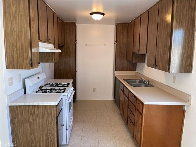 8800 Cedros Avenue 111, Panorama City, CA 91402