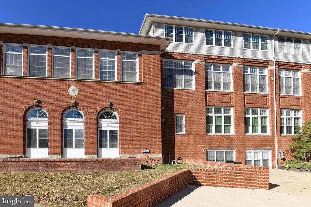100 AURA RD #112, Clayton, NJ 08312