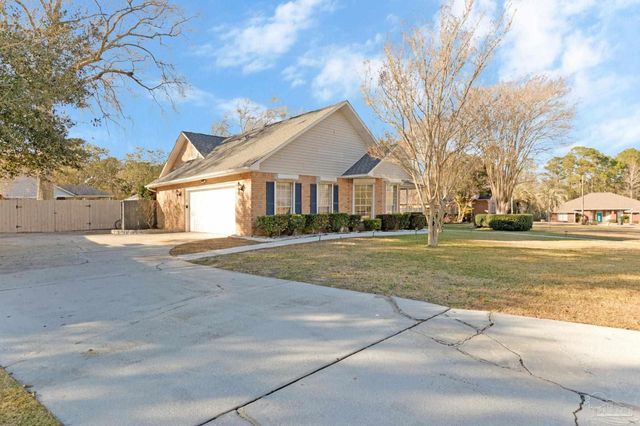 1411 Colwyn Dr, Cantonment, FL 32533