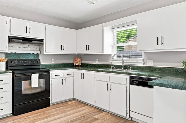 1001 Starlite Dr, Portland, TX 78374