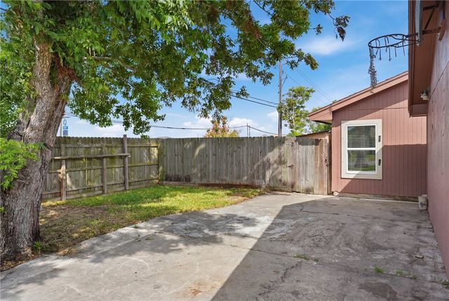 1001 Starlite Dr, Portland, TX 78374
