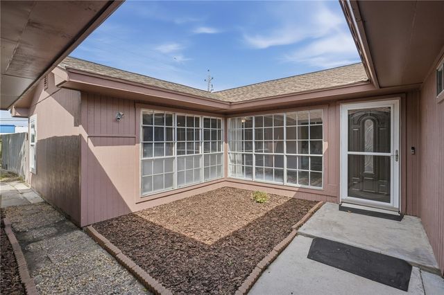 1001 Starlite Dr, Portland, TX 78374