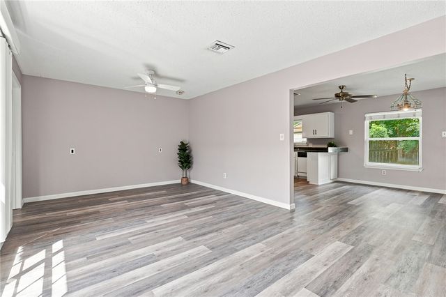 1001 Starlite Dr, Portland, TX 78374