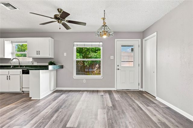 1001 Starlite Dr, Portland, TX 78374