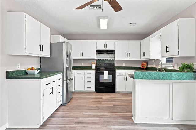 1001 Starlite Dr, Portland, TX 78374
