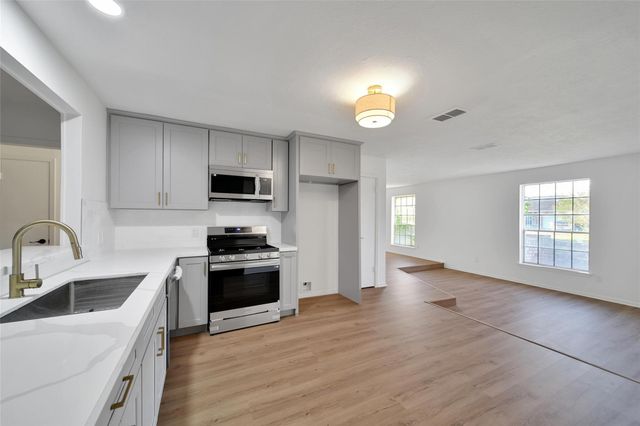 5411 Fairgreen Lane, Houston, TX 77048