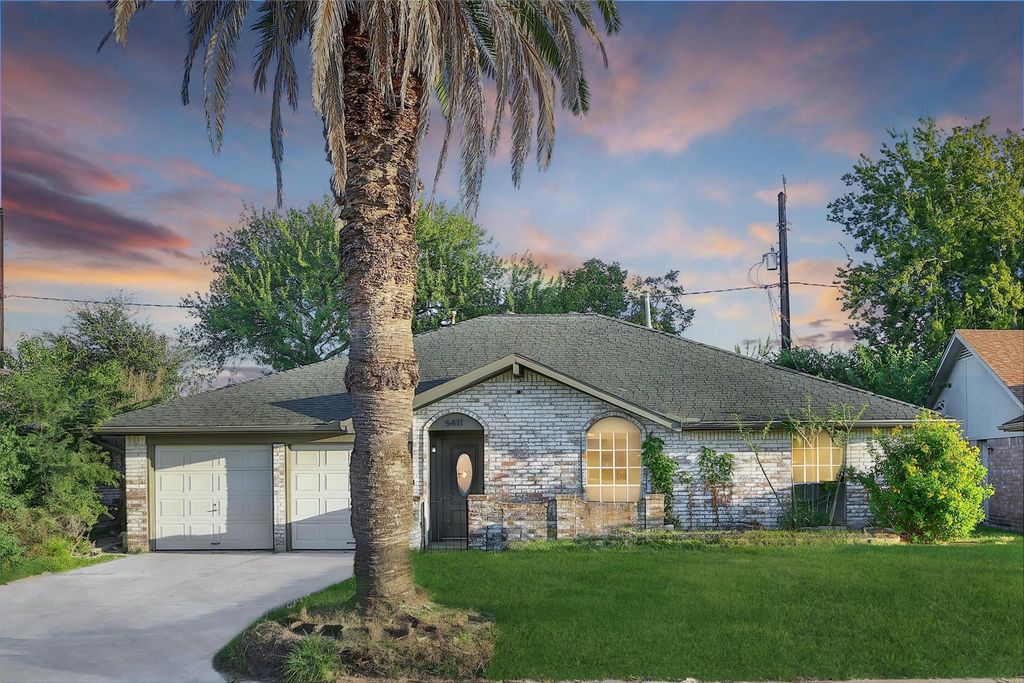 5411 Fairgreen Lane, Houston, TX 77048