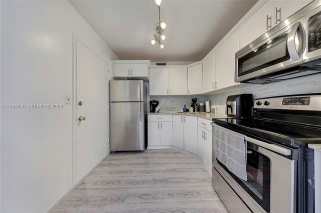 111 Golden Isles Dr G4, Hallandale Beach, FL 33009