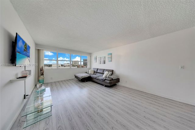 111 Golden Isles Dr G4, Hallandale Beach, FL 33009