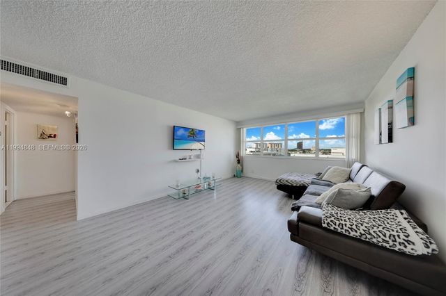 111 Golden Isles Dr G4, Hallandale Beach, FL 33009