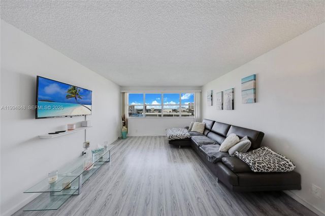 111 Golden Isles Dr G4, Hallandale Beach, FL 33009