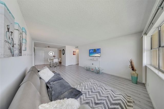 111 Golden Isles Dr G4, Hallandale Beach, FL 33009