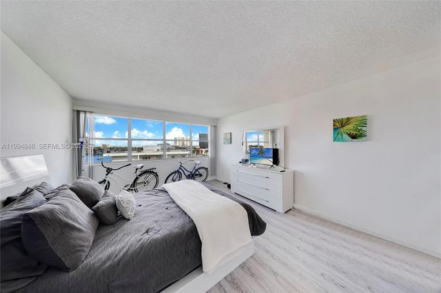 111 Golden Isles Dr G4, Hallandale Beach, FL 33009