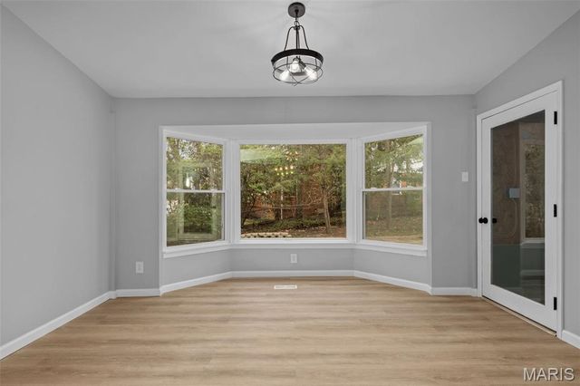 1171 Ascot Lane, St Louis, MO 63122