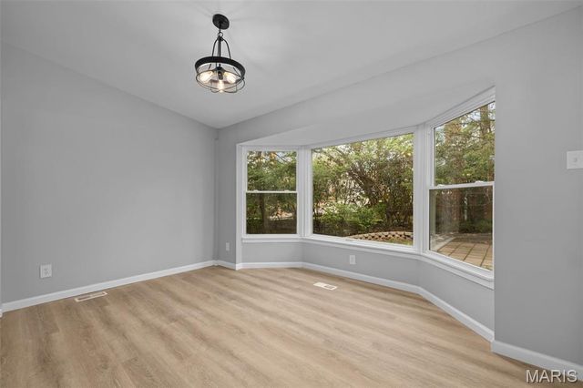 1171 Ascot Lane, St Louis, MO 63122