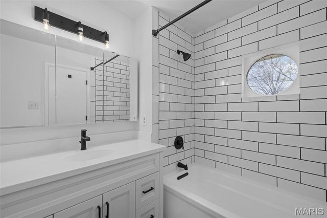 1171 Ascot Lane, St Louis, MO 63122