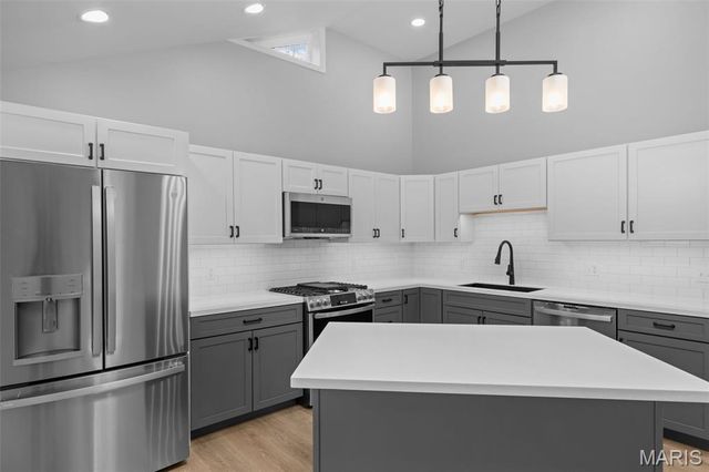 1171 Ascot Lane, St Louis, MO 63122