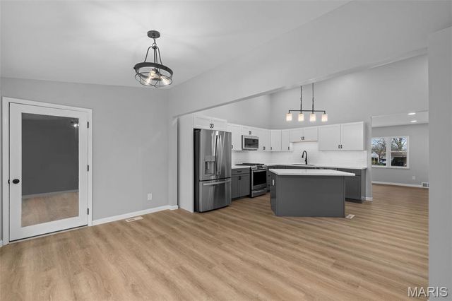 1171 Ascot Lane, St Louis, MO 63122