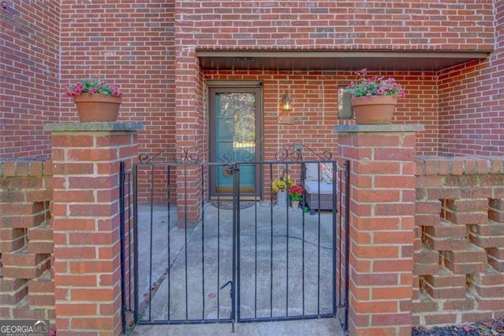 2260 Pernoshal, Dunwoody, GA 30338