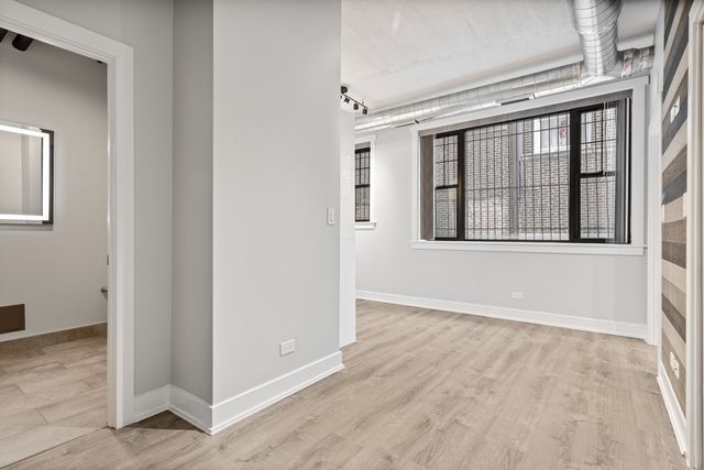 7645 N SHERIDAN Road 106, Chicago, IL 60626