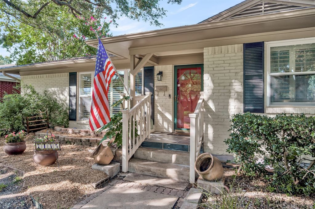 7135 Clemson Drive, Dallas, TX 75214