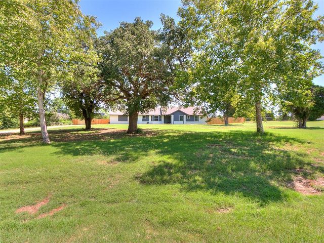 10820 Blue Fox Drive, Edmond, OK 73025
