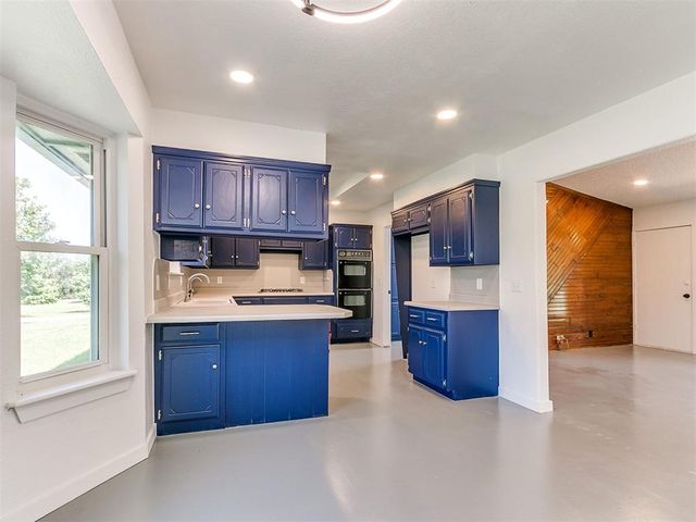 10820 Blue Fox Drive, Edmond, OK 73025