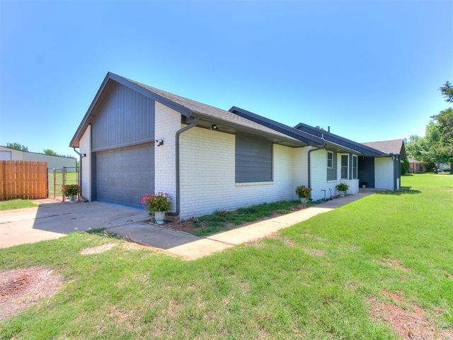 10820 Blue Fox Drive, Edmond, OK 73025