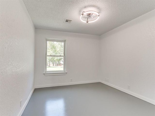 10820 Blue Fox Drive, Edmond, OK 73025