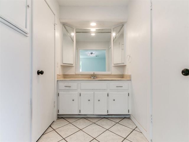 10820 Blue Fox Drive, Edmond, OK 73025