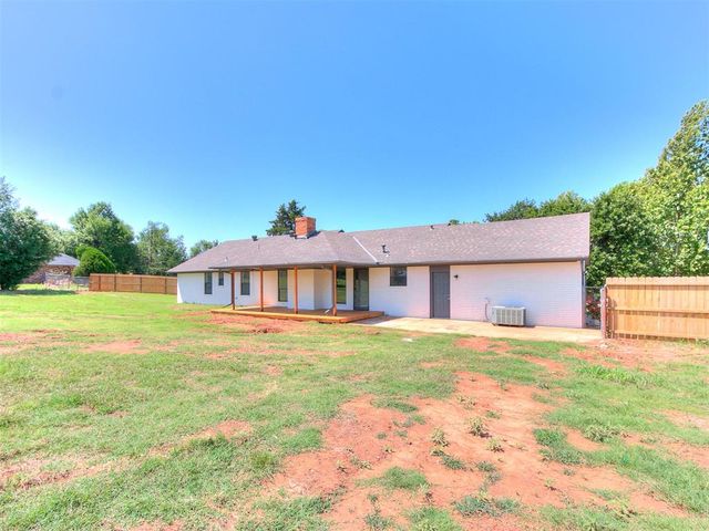 10820 Blue Fox Drive, Edmond, OK 73025