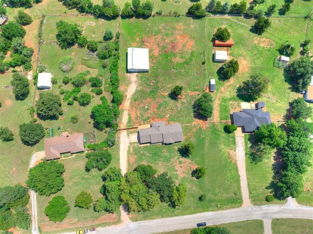 10820 Blue Fox Drive, Edmond, OK 73025