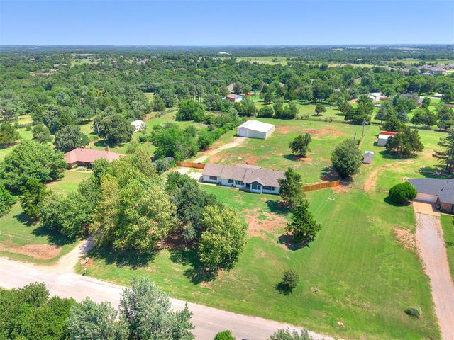 10820 Blue Fox Drive, Edmond, OK 73025