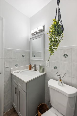 2917 Center St -, Miami, FL 33133