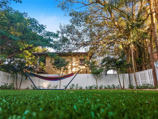 2917 Center St -, Miami, FL 33133