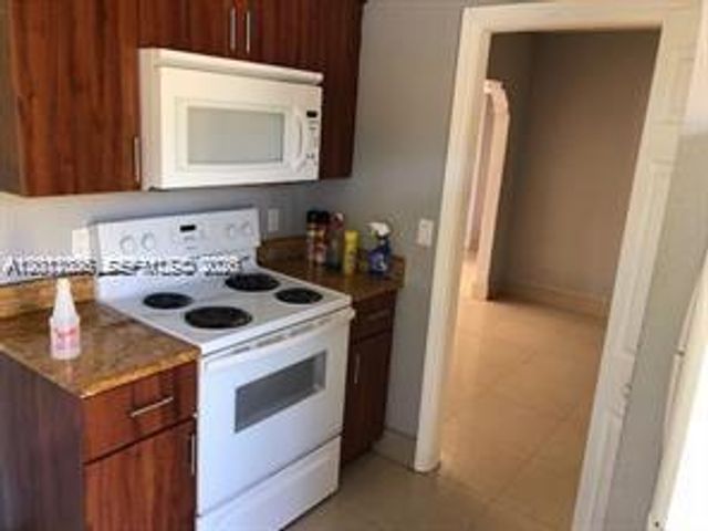 4121 SW 26th St, West Park, FL 33023