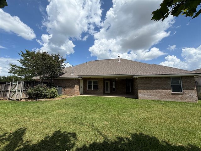 413 COLD SPRING Drive, College Station, TX 77845